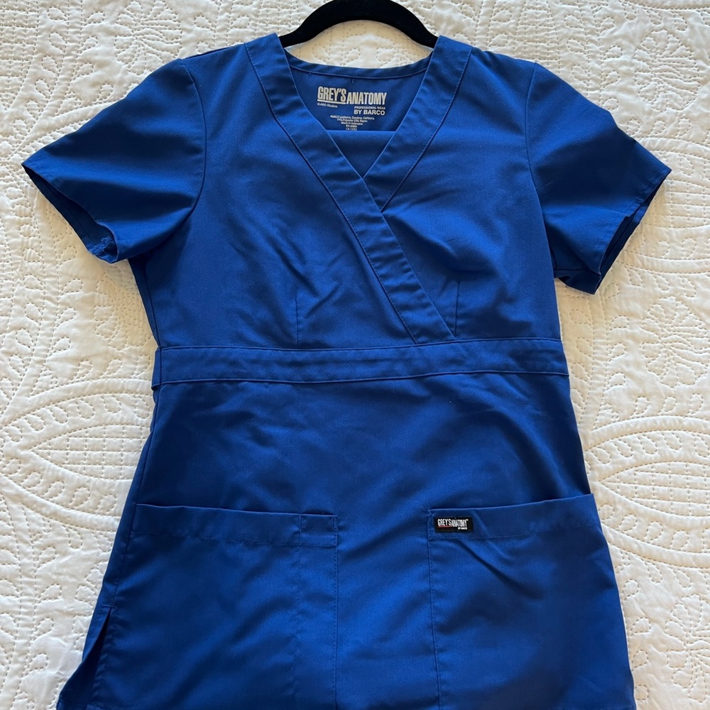 Grey's Anatomy™ by Barco Women's 3-Pocket Modern Fit Mock Wrap Scrub Top